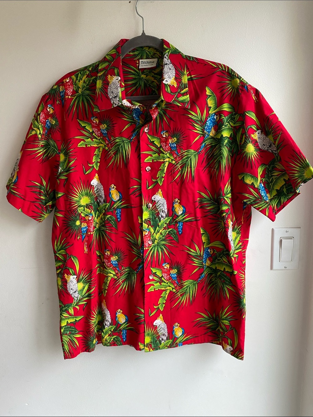 Men’s Hawaiian Shirt Patiowear by Apron’s N More Canada Made Large Red Parrots